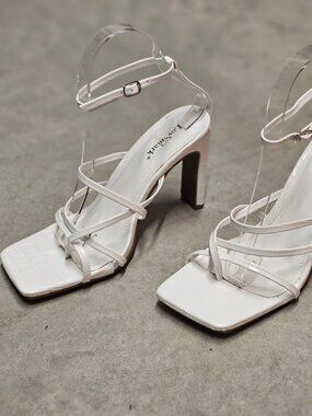 Strappy White Block Heel Sandals With Croc Embossed Finish & Ankle Strap Chic De